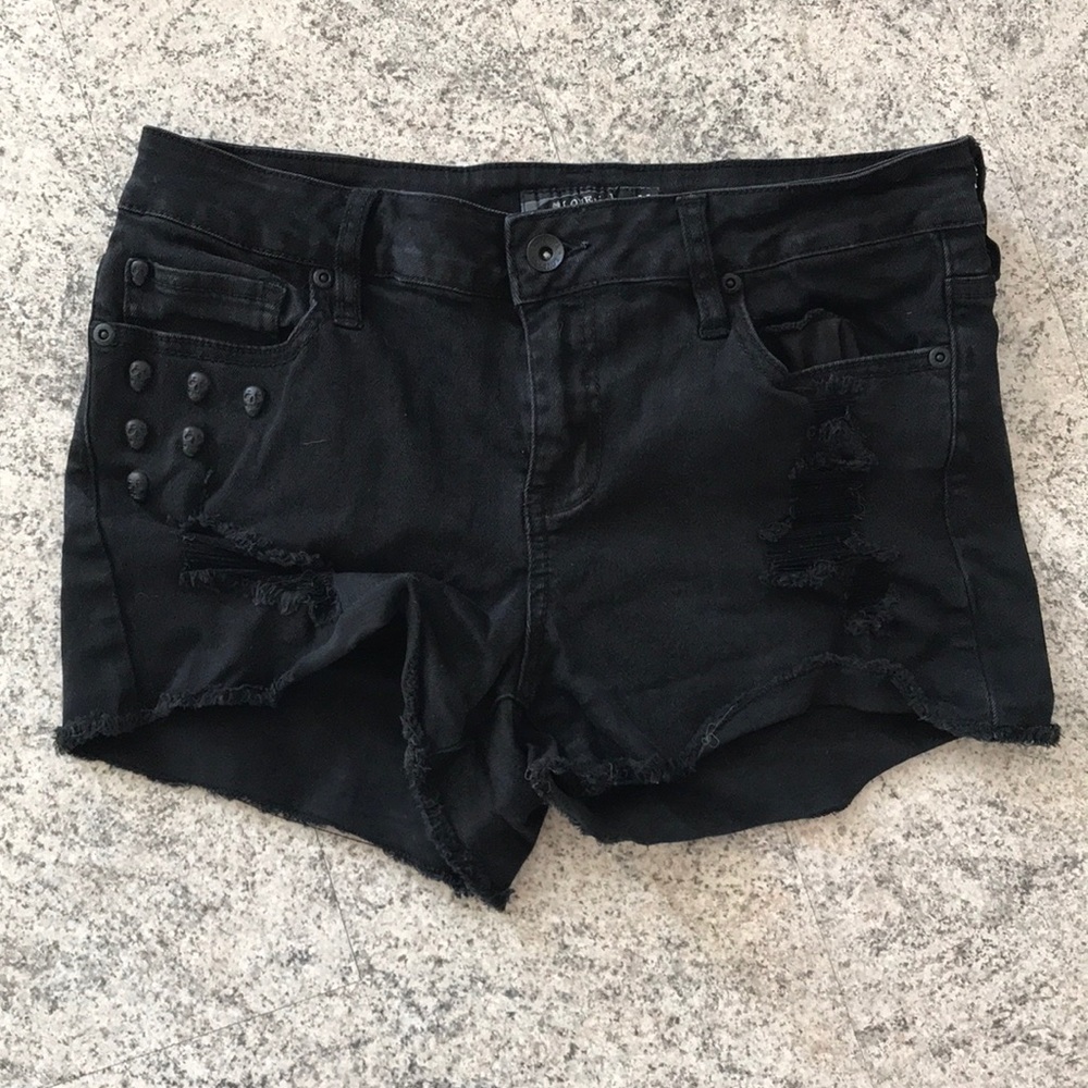 Hot Topic LOVEsick Black shorts with black skulls!